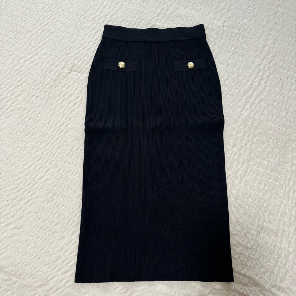 Shank Button Midi Skirt 🖤